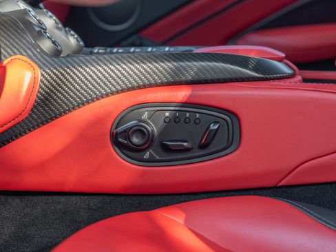 Used 2023 Aston Martin V8 Vantage Coupe image 27