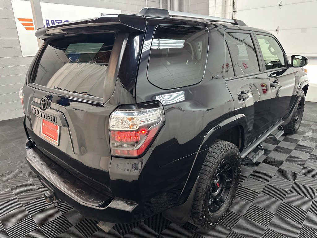Used 2022 Toyota 4Runner SR5 Premium w/ Moonroof Package AWD/4WD image 9