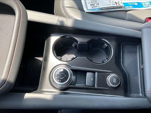 New 2026 Ford Explorer Active w/ Active Comfort Package RWD image 8