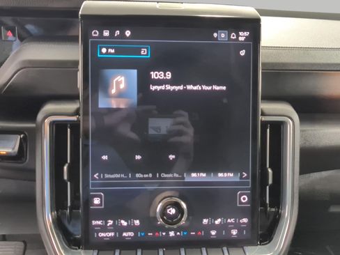 Used 2025 GMC Yukon XL Denali AWD/4WD image 7