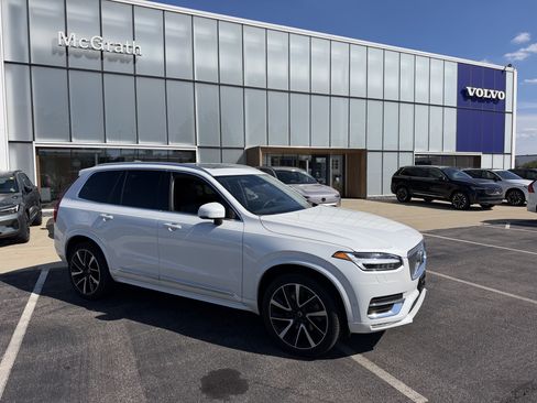 Used 2023 Volvo XC90 B6 Plus w/ Protection Package Premier AWD/4WD image 3