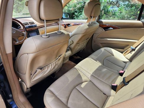 Used 2009 Mercedes-Benz E 350 4MATIC Sedan image 11