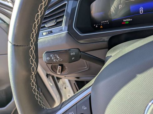 Certified 2023 Volkswagen Tiguan SE FWD image 28