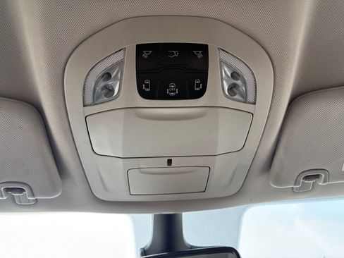 Certified 2023 Chrysler Pacifica Touring-L FWD image 19