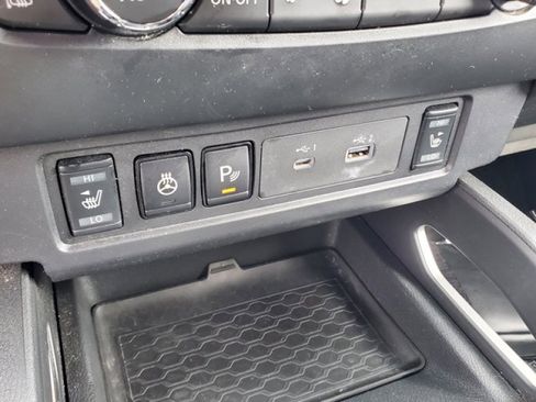 Used 2022 Nissan Frontier SV image 23