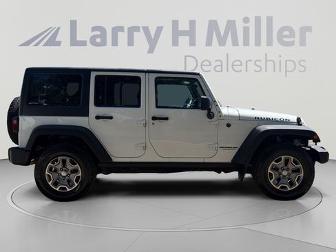 Used 2017 Jeep Wrangler Unlimited Rubicon w/ Connectivity Group AWD/4WD image 6