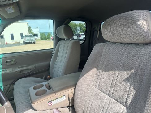 Used 2002 Toyota Tundra SR5 AWD/4WD image 2