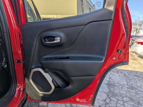 Used 2015 Jeep Renegade Limited w/ Premium Navigation Group image 17