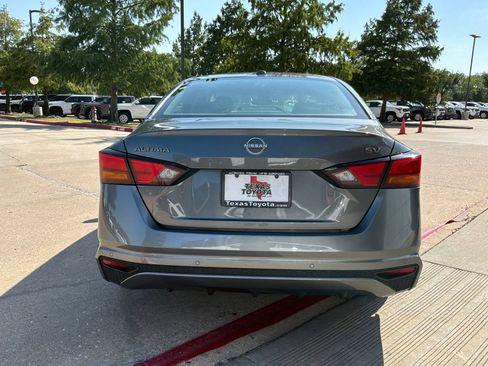Used 2024 Nissan Altima 2.5 SV FWD image 7