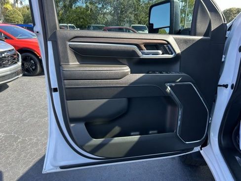 Used 2024 Chevrolet Silverado 2500 LT image 12