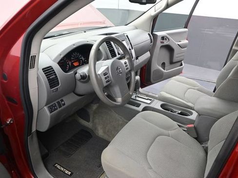 Used 2017 Nissan Frontier SV w/ SV Value Truck Package RWD image 4