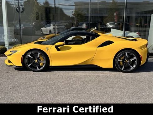 Used 2022 Ferrari SF90 Spider image 15
