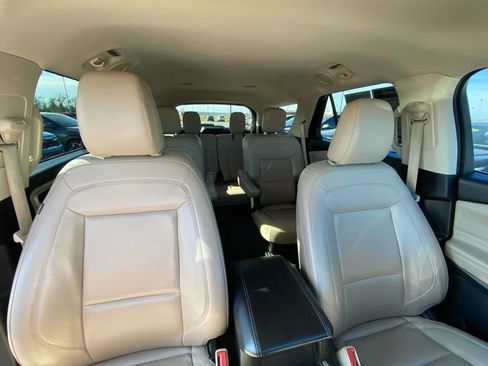 Used 2022 Ford Explorer XLT w/ Equipment Group 202A RWD image 28