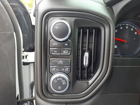 Used 2024 GMC Sierra 1500 Pro w/ Pro Value Package AWD/4WD image 18