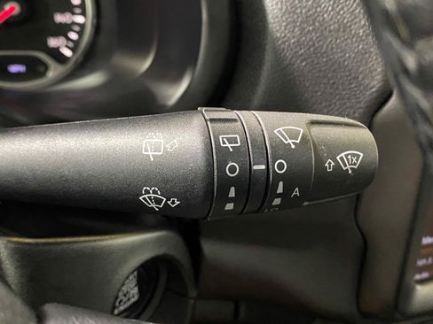 Used 2018 Jeep Renegade Limited w/ UConnect 8.4 Nav Group AWD/4WD image 24