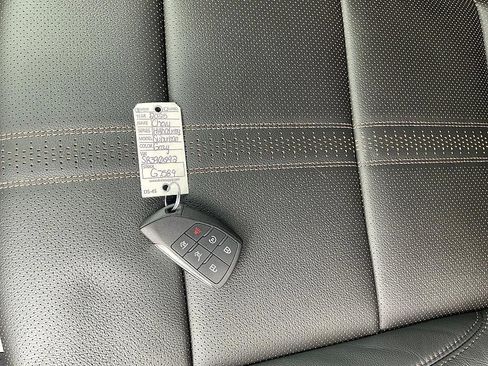 New 2025 Chevrolet Suburban High Country image 31