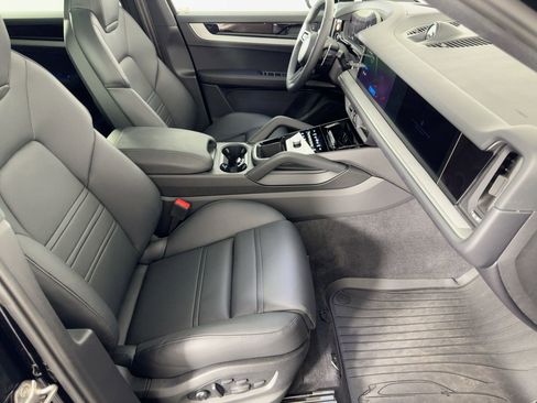 Certified 2024 Porsche Cayenne E-Hybrid Coupe AWD image 29