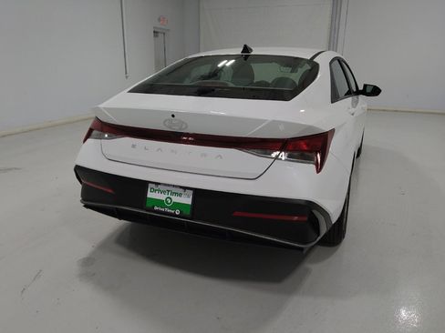 Used 2025 Hyundai Elantra SE FWD image 7