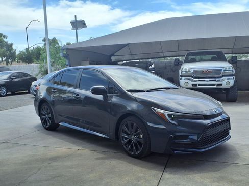 Used 2024 Toyota Corolla SE FWD image 3