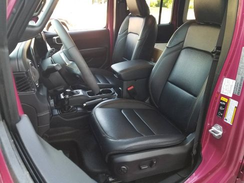 Used 2024 Jeep Wrangler Unlimited Sahara w/ Technology Group AWD/4WD image 9