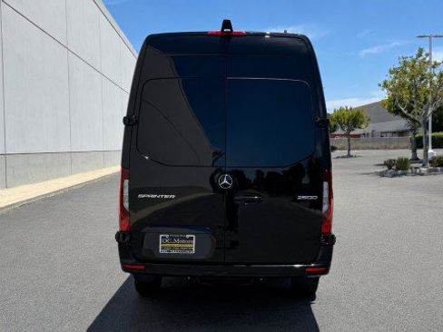 Used 2025 Mercedes-Benz Sprinter 2500 image 43