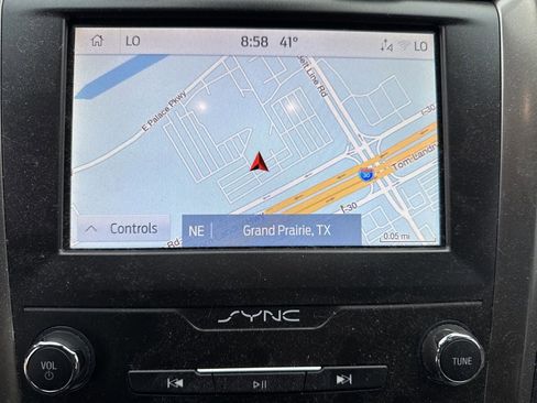 Used 2020 Ford Fusion SE image 25