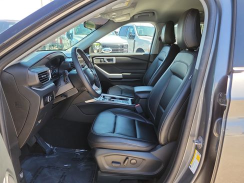 Used 2024 Ford Explorer XLT w/ Equipment Group 202A RWD image 10