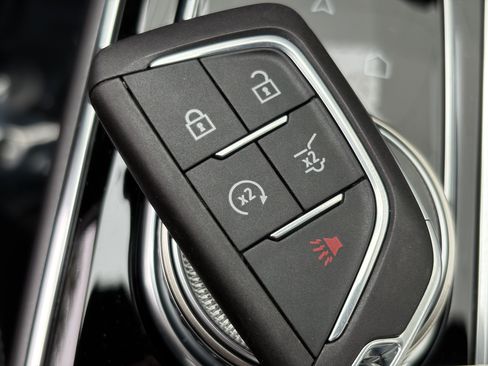 New 2026 Cadillac Lyriq Luxury AWD/4WD image 32