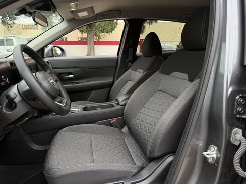 Used 2025 Nissan Kicks SV FWD image 24
