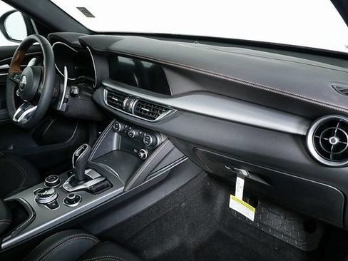 New 2025 Alfa Romeo Stelvio Sprint AWD/4WD image 24