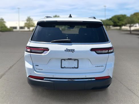 Used 2021 Jeep Grand Cherokee L Limited RWD image 6