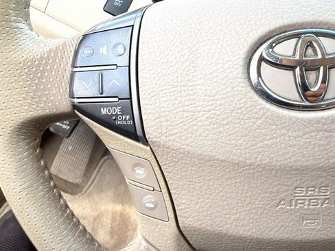 Used 2012 Toyota Avalon Limited FWD image 7