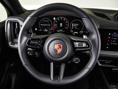 New 2026 Porsche Cayenne Coupe AWD/4WD image 25