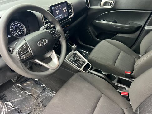 Certified 2022 Hyundai Venue SE image 12