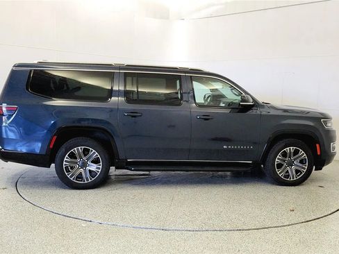 Used 2024 Jeep Wagoneer L Series II w/ Flexible Seating Group AWD/4WD image 8