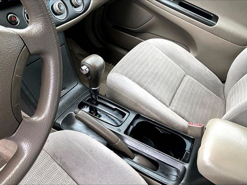 Used 2005 Toyota Camry LE FWD image 16