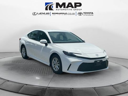 Used 2025 Toyota Camry LE FWD image 7