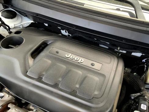 Certified 2022 Jeep Cherokee Latitude Lux AWD/4WD image 29