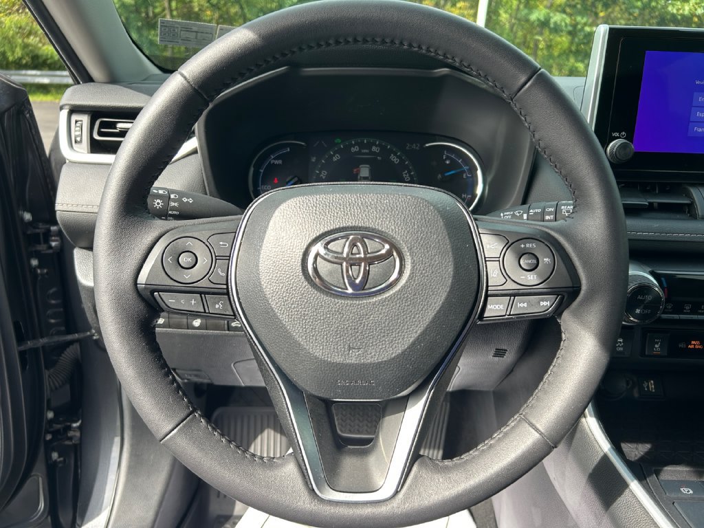 Used 2024 Toyota RAV4 XLE w/ Convenience Package AWD/4WD image 15
