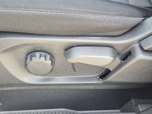 Used 2024 Ford Edge SE image 15