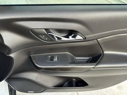 Used 2023 GMC Acadia SLT image 21