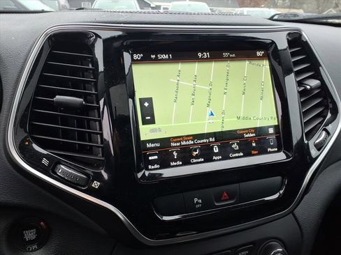 Used 2019 Jeep Cherokee Limited image 29