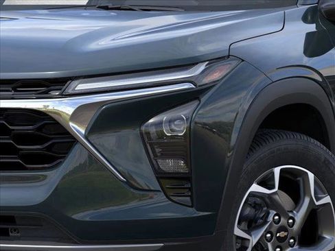 New 2026 Chevrolet Trax LT w/ Driver Confidence Package image 10