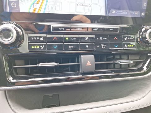 Used 2021 Toyota Highlander Platinum FWD image 27