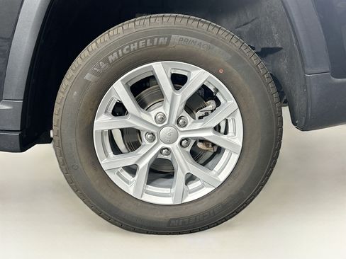 Used 2023 Jeep Grand Cherokee Limited AWD/4WD image 11