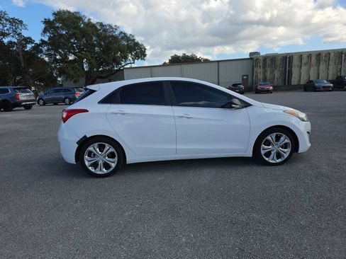 Used 2015 Hyundai Elantra GT w/ Option Group 03 image 9