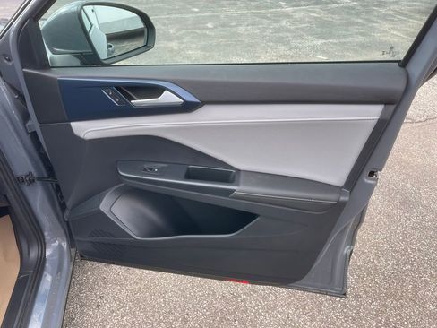 Used 2024 Volkswagen Taos SE image 19