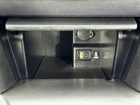 Used 2014 Toyota Camry SE image 25