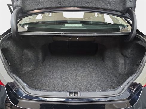 Used 2015 Toyota Camry SE image 15