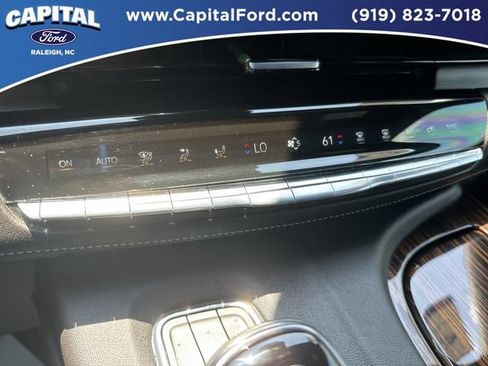 Used 2023 Cadillac Escalade Premium Luxury AWD/4WD image 30